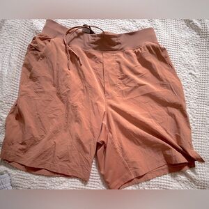 T. H. E. Short men lululemon short M